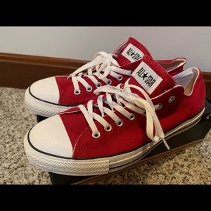 Men’s Converse Chuck Taylors Low New in Box